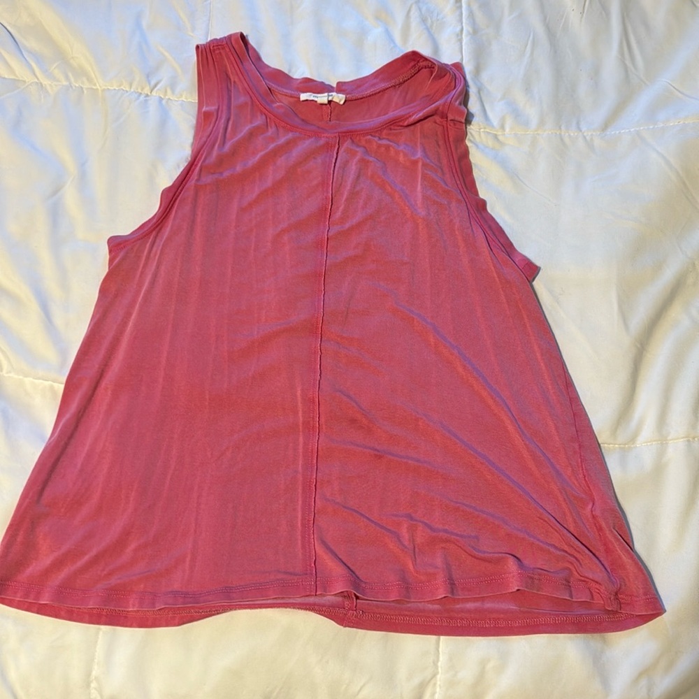 pink tank top